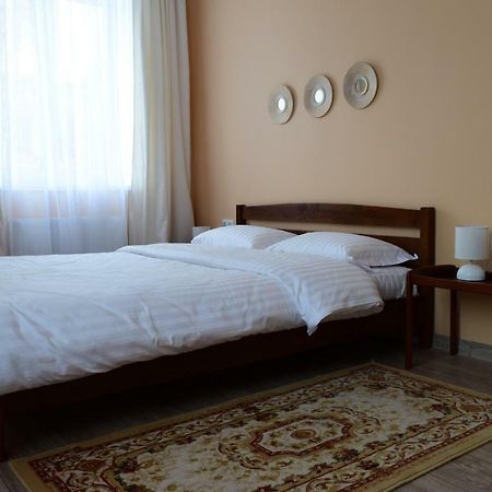 Central Comfortable One-Bedroom Apartment Кишинів Екстер'єр фото
