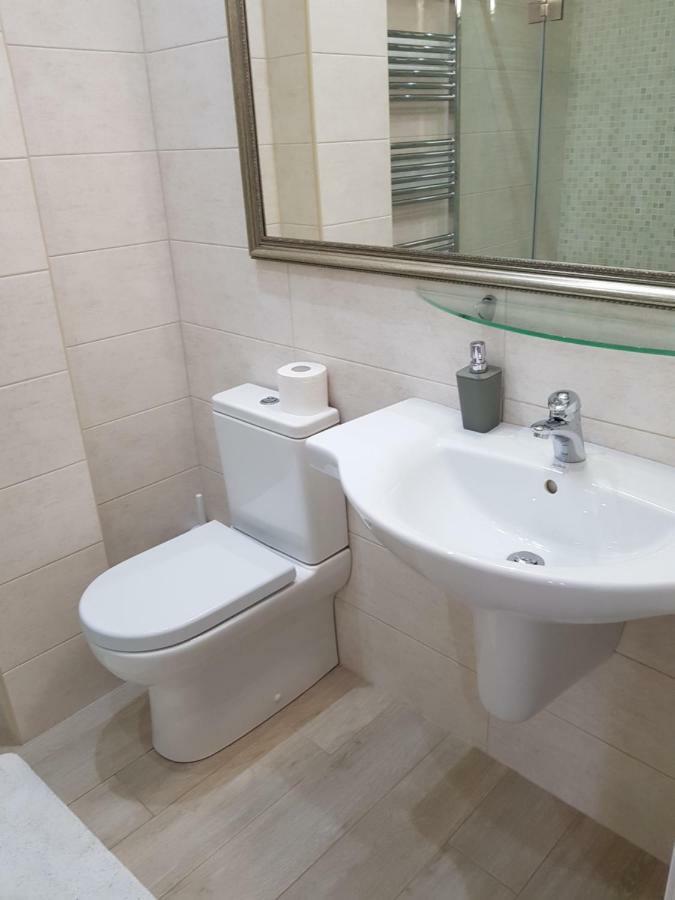 Central Comfortable One-Bedroom Apartment Кишинів Екстер'єр фото